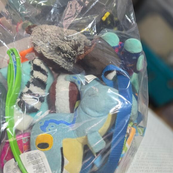 MISCELLANEOUS BAG FULL OF UNUSED DOG TOYS ALL FOR ONE - Picture 5 of 6